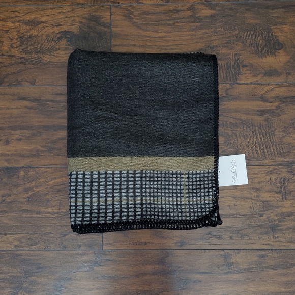 Lulla Collection Reversible Poncho - Picture 5 of 8